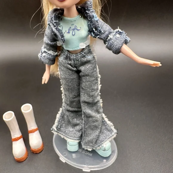 Bratz First Edition Cloe Doll ‘Altered’ 10" Blonde Hair W Outfit & Shoes 2001 - Picture 12 of 15